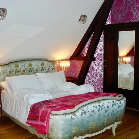 Chateau De La Vallee, Normandy Its Adjacent Cottage, Sleeps A Total Of 26 Villa